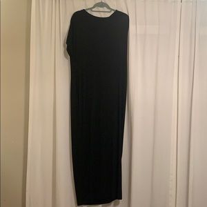 Shortsleeved black maxi dress with back cutouts